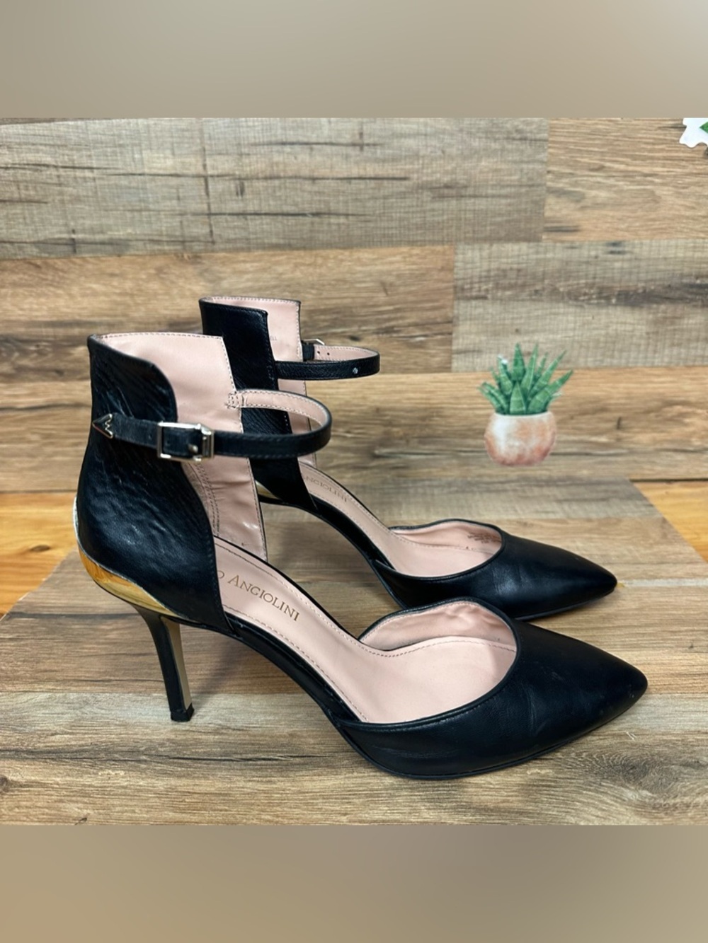 Enzo Angiolini Caswell Black Leather heel Size 7.5M gold accents 3.5” stiletto